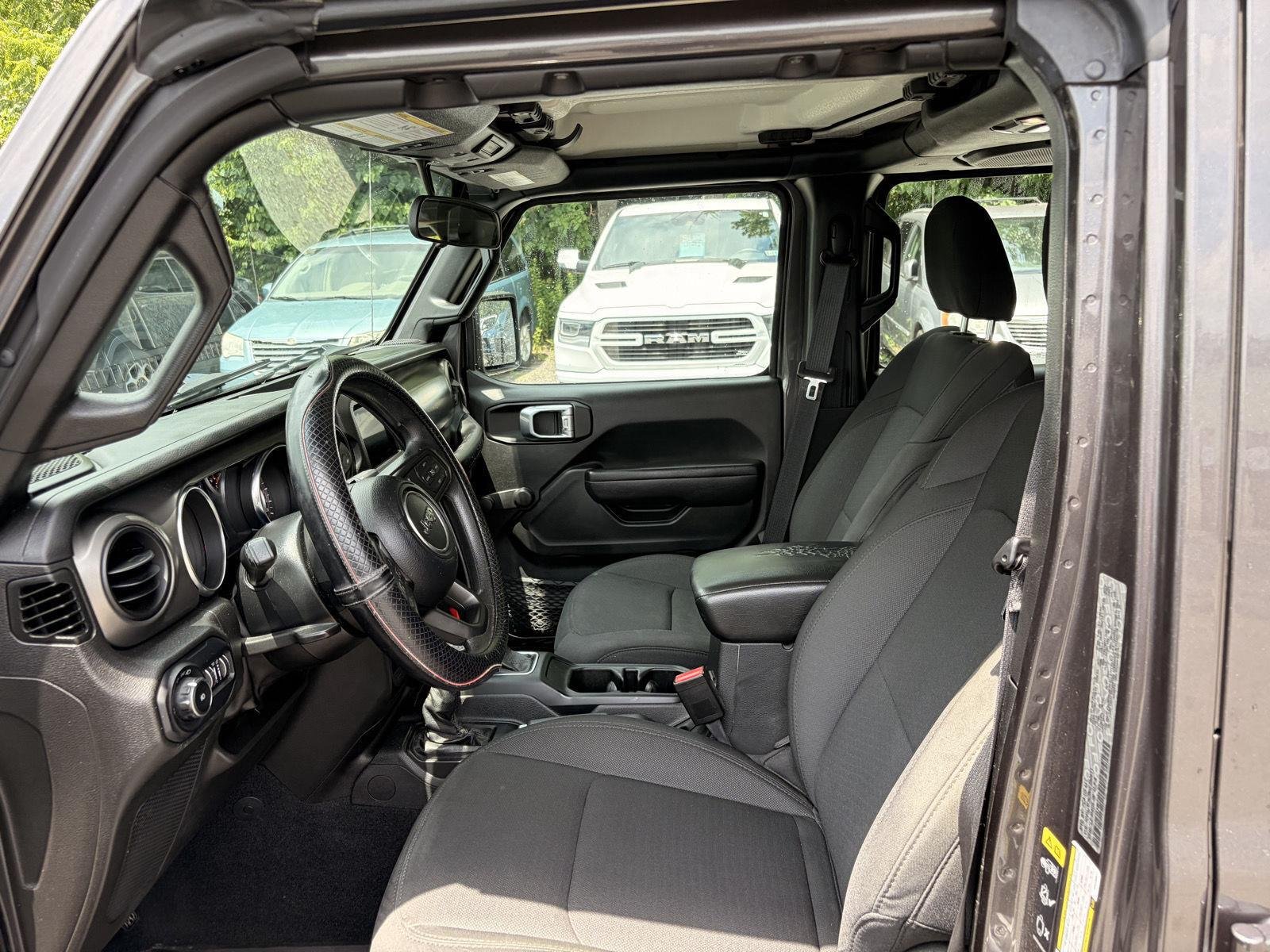 Used 2022 Granite Crystal Metallic Clearcoat Jeep Unlimited Sport image 10