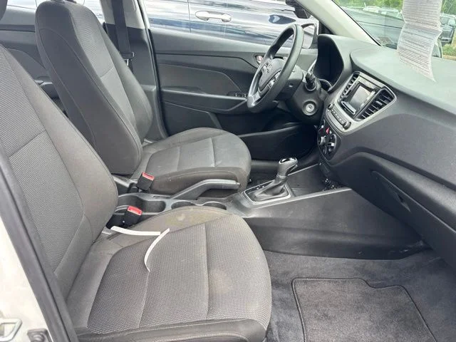 Used 2018 Frost White Pearl Hyundai SE image 10