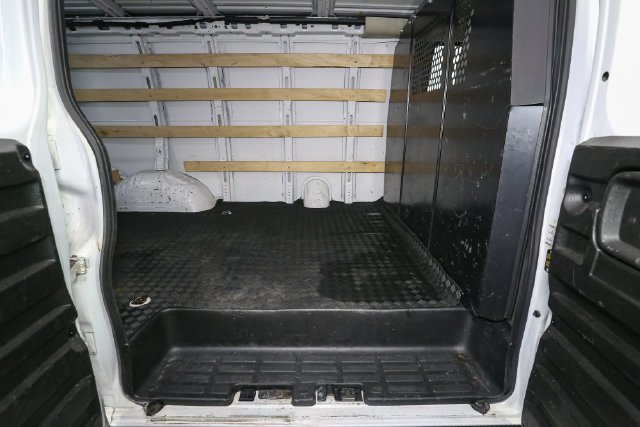 Used 2023 White GMC Work Van image 18