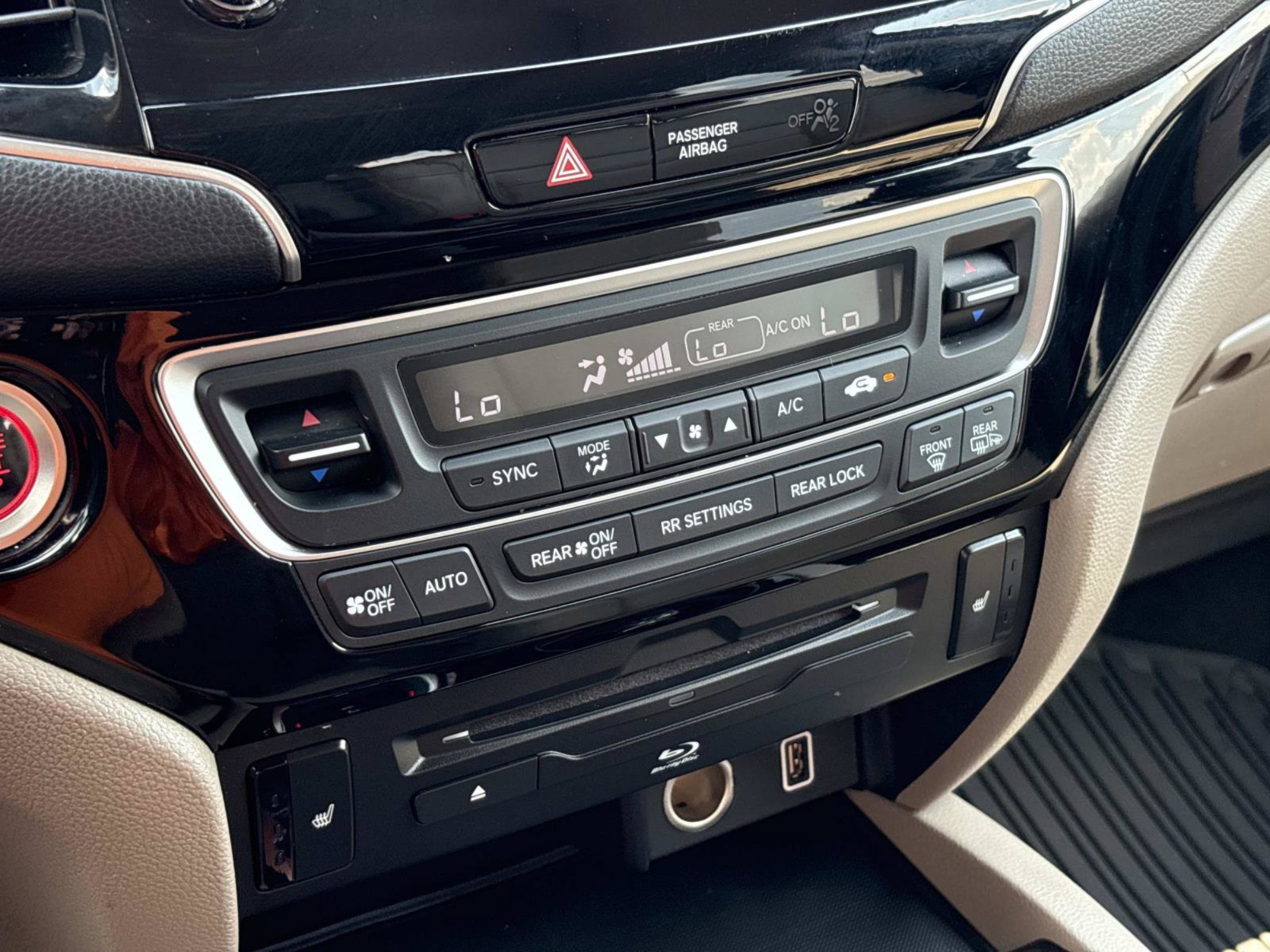 Used 2020 Platinum White Honda Touring image 31