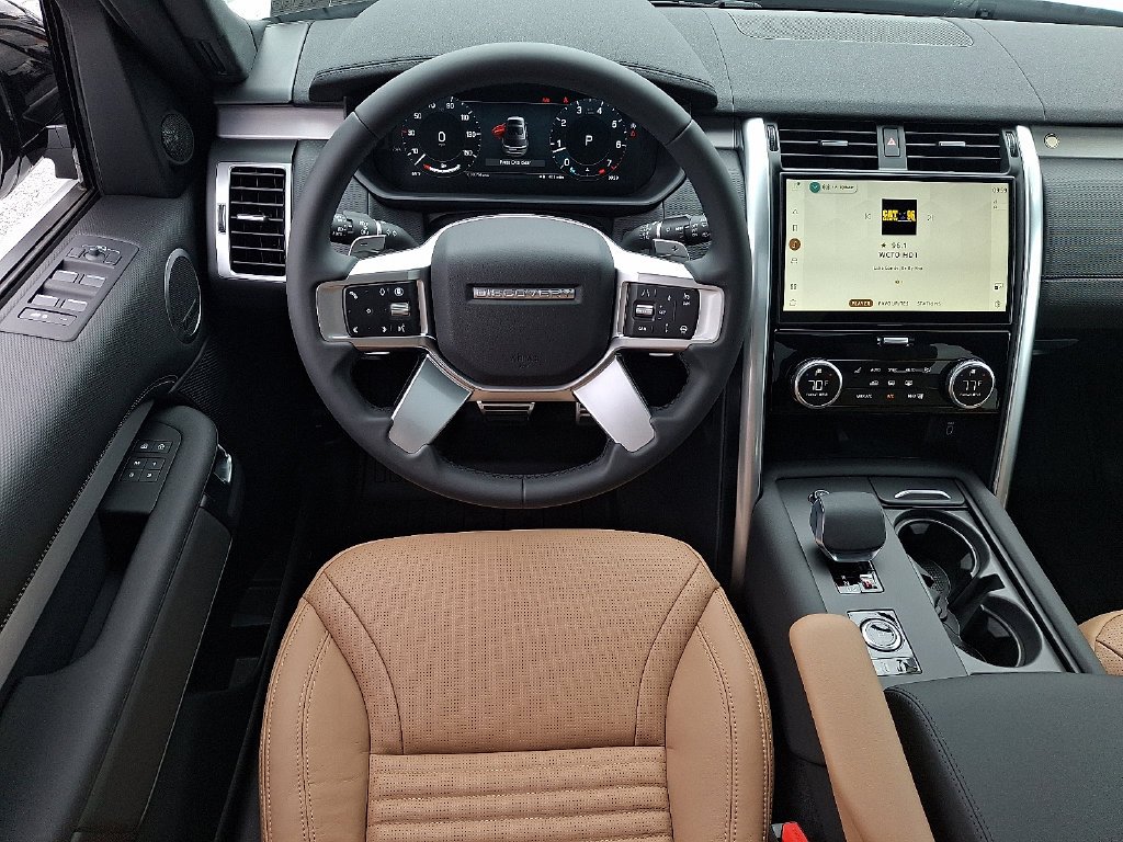 New 2026 Fuji White Land Rover Dynamic SE image 7