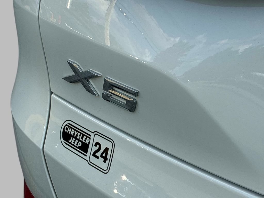 Used 2021 White BMW xDrive40i image 12