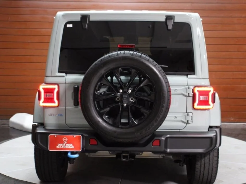 Used 2024 Earl Clearcoat Jeep Sahara 4xe image 2