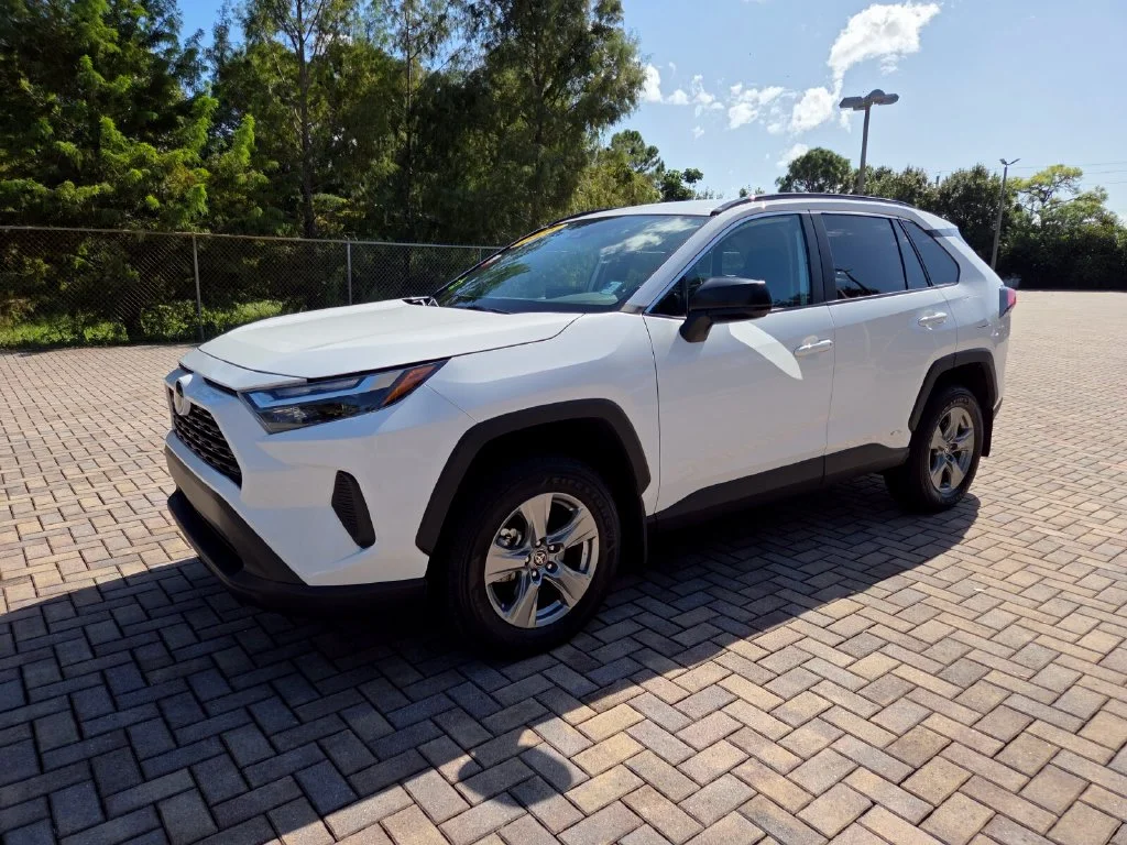 Used 2025 White Toyota LE image 3
