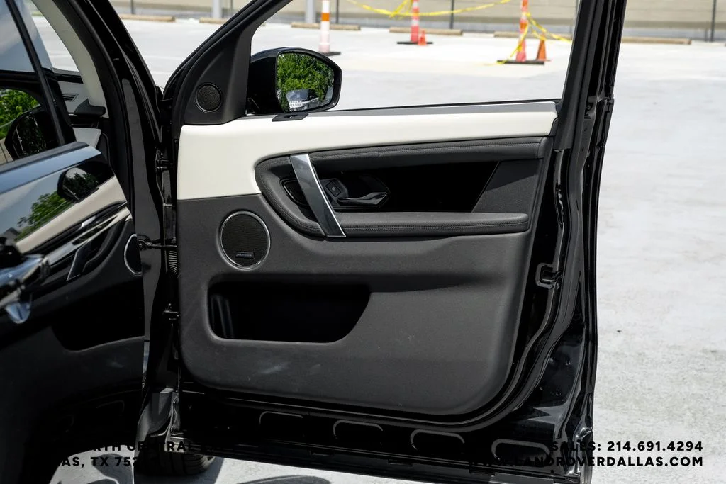 Used 2025 Black Land Rover S image 45