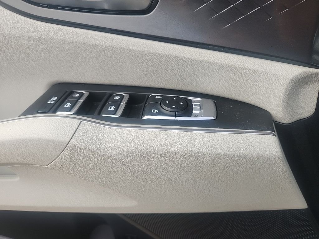 Certified Used 2022 Silver Kia S image 26