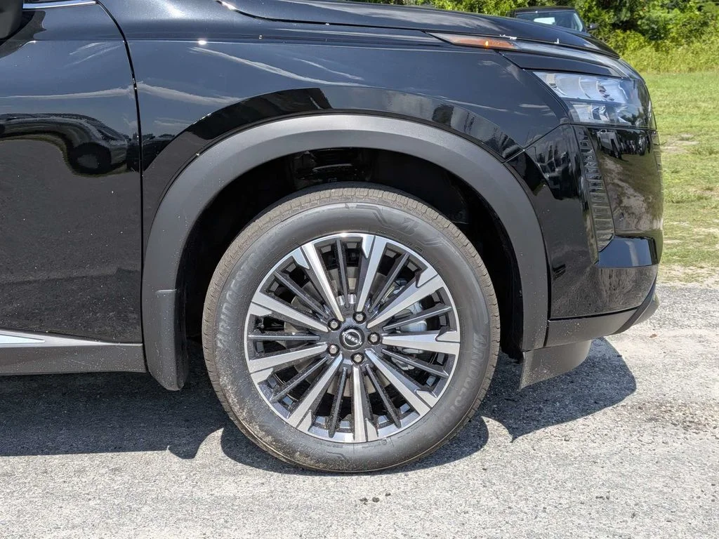 New 2026 Black Nissan Platinum image 10