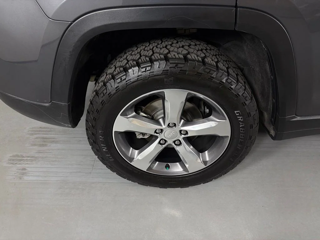 Used 2022 Gray Jeep Limited image 11