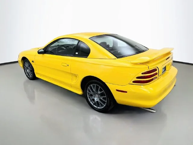 Used 1995 Yellow Ford  image 5
