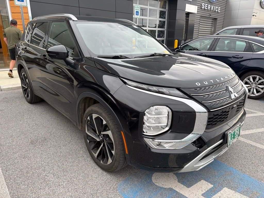 Used 2022 Black Mitsubishi SEL image 5