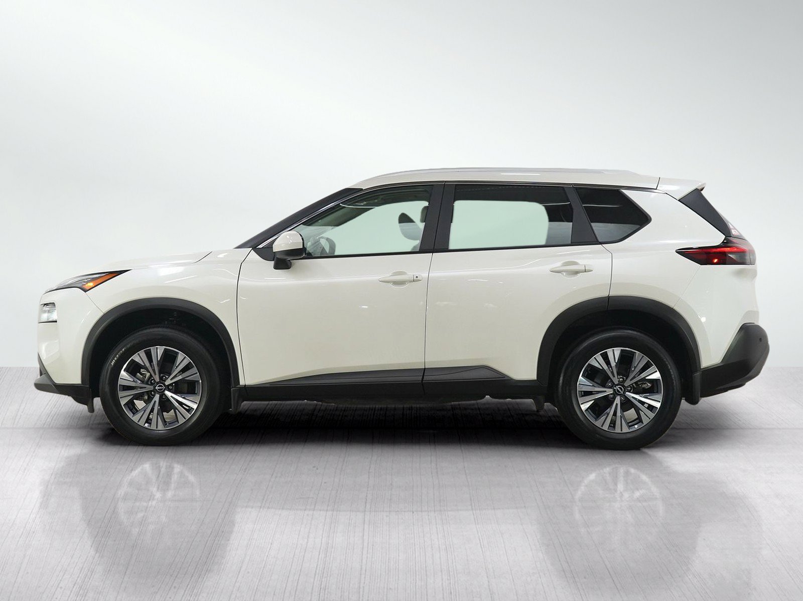 Used 2023 Nissan Rogue SV with VIN 5N1BT3BB6PC826937 for sale in Burnsville, Minnesota