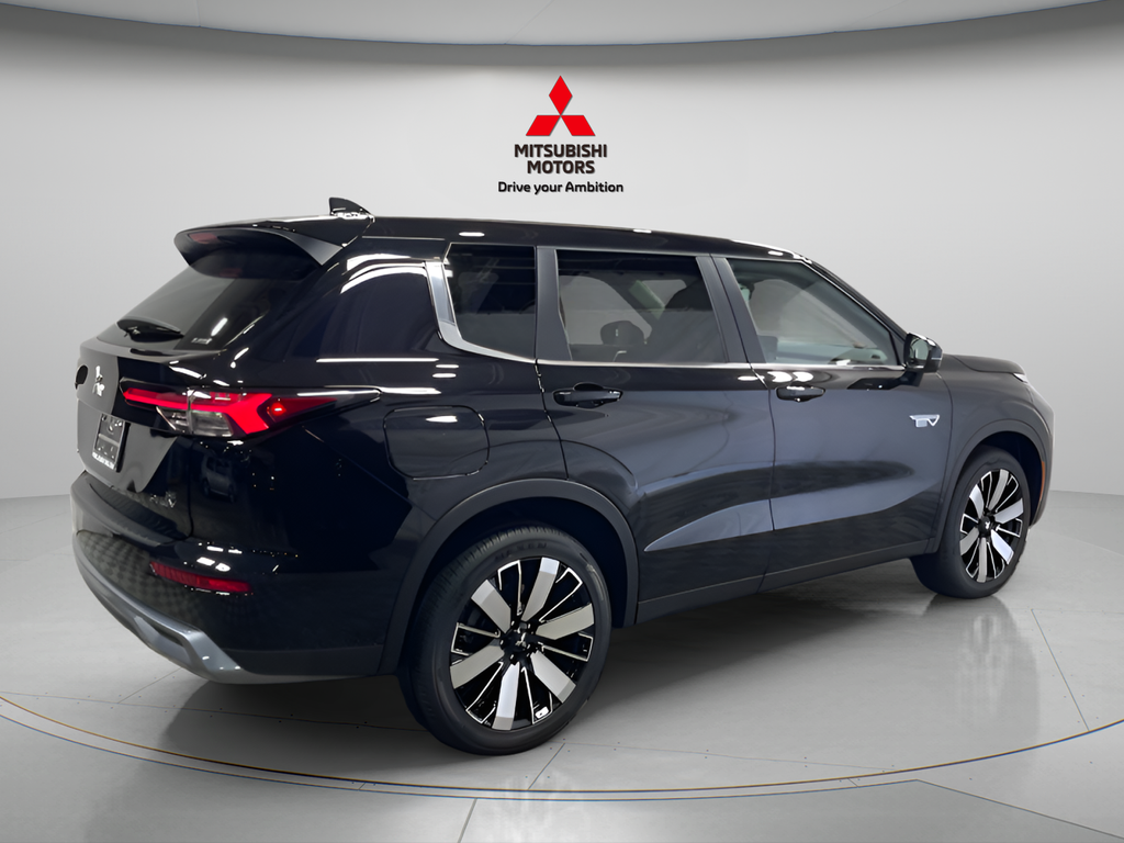 New 2026 Labrador Black Pearl Mitsubishi SE image 3