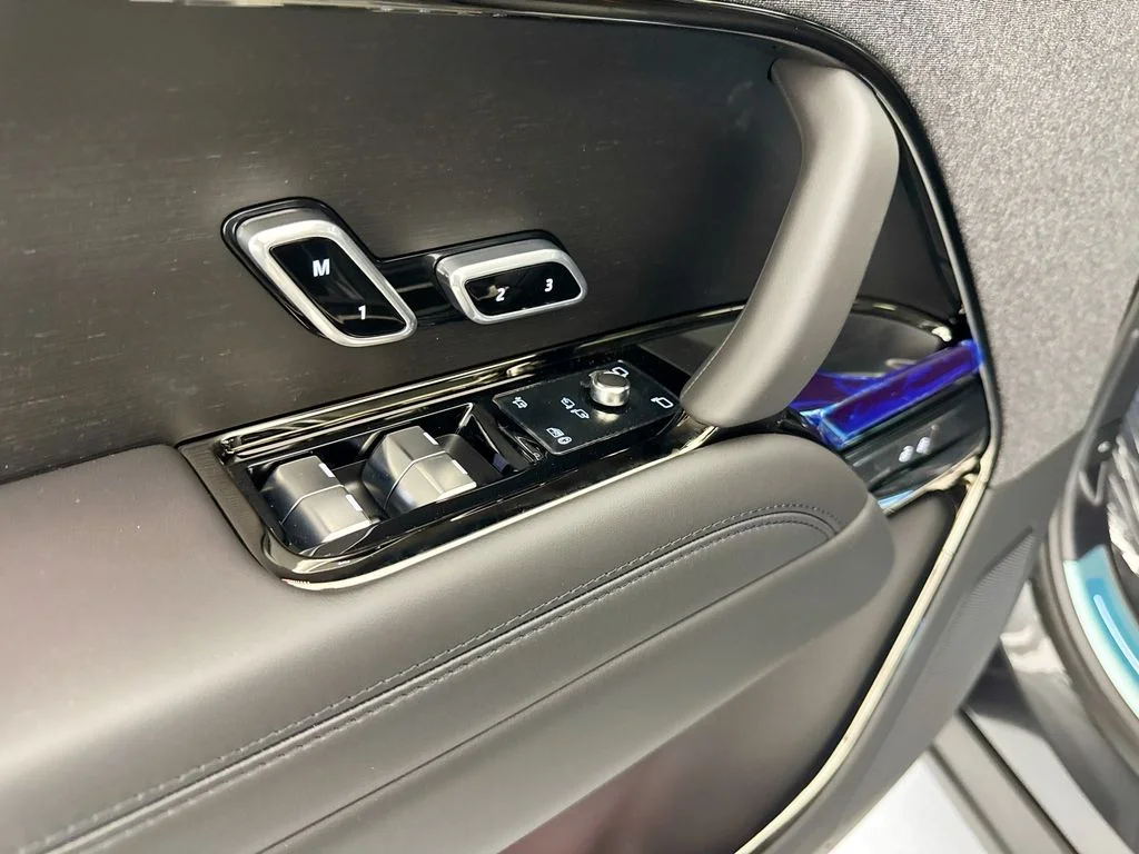 New 2026 Carpathian Grey Land Rover Dynamic SE image 18