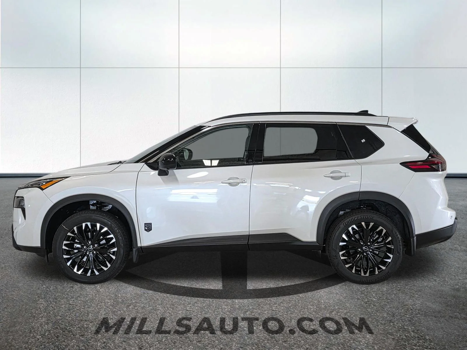 New 2026 Everest White Pearl TriCoat Nissan Dark Armor™ image 3