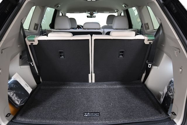 New 2026 Black Volkswagen 2.0T SE w/Technology image 21