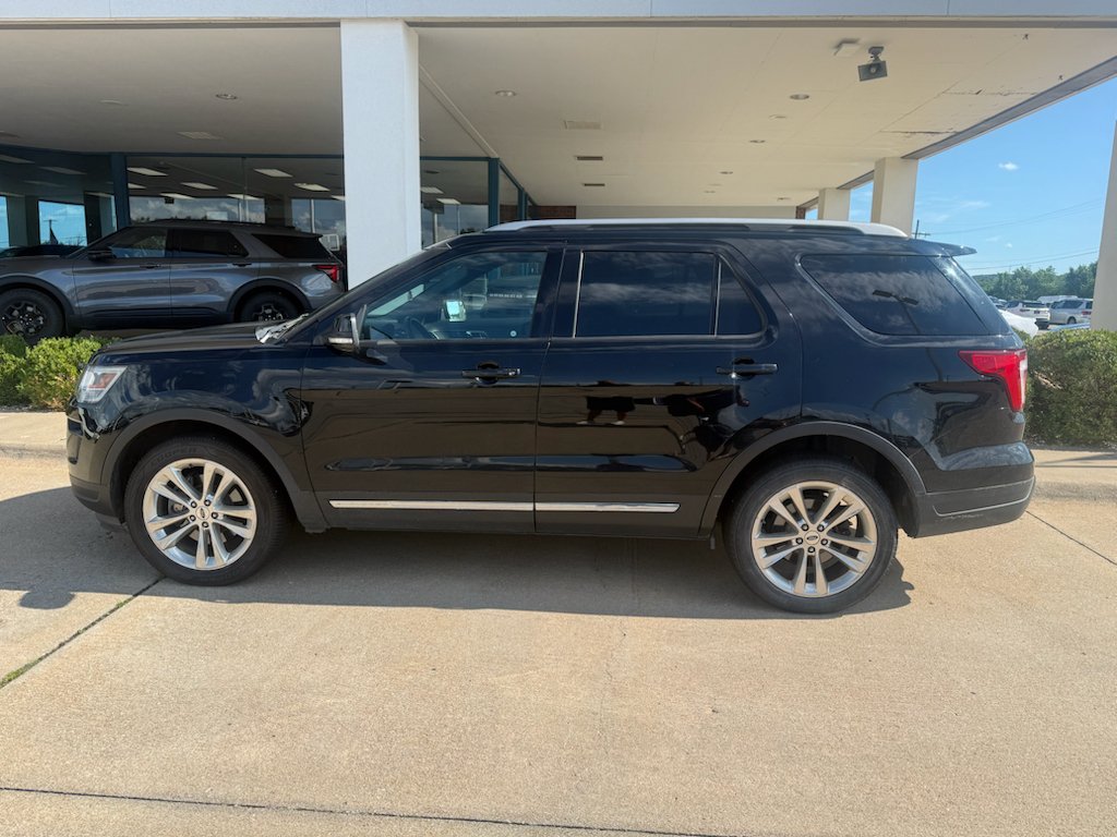 Used 2018 Shadow Black Ford XLT image 3