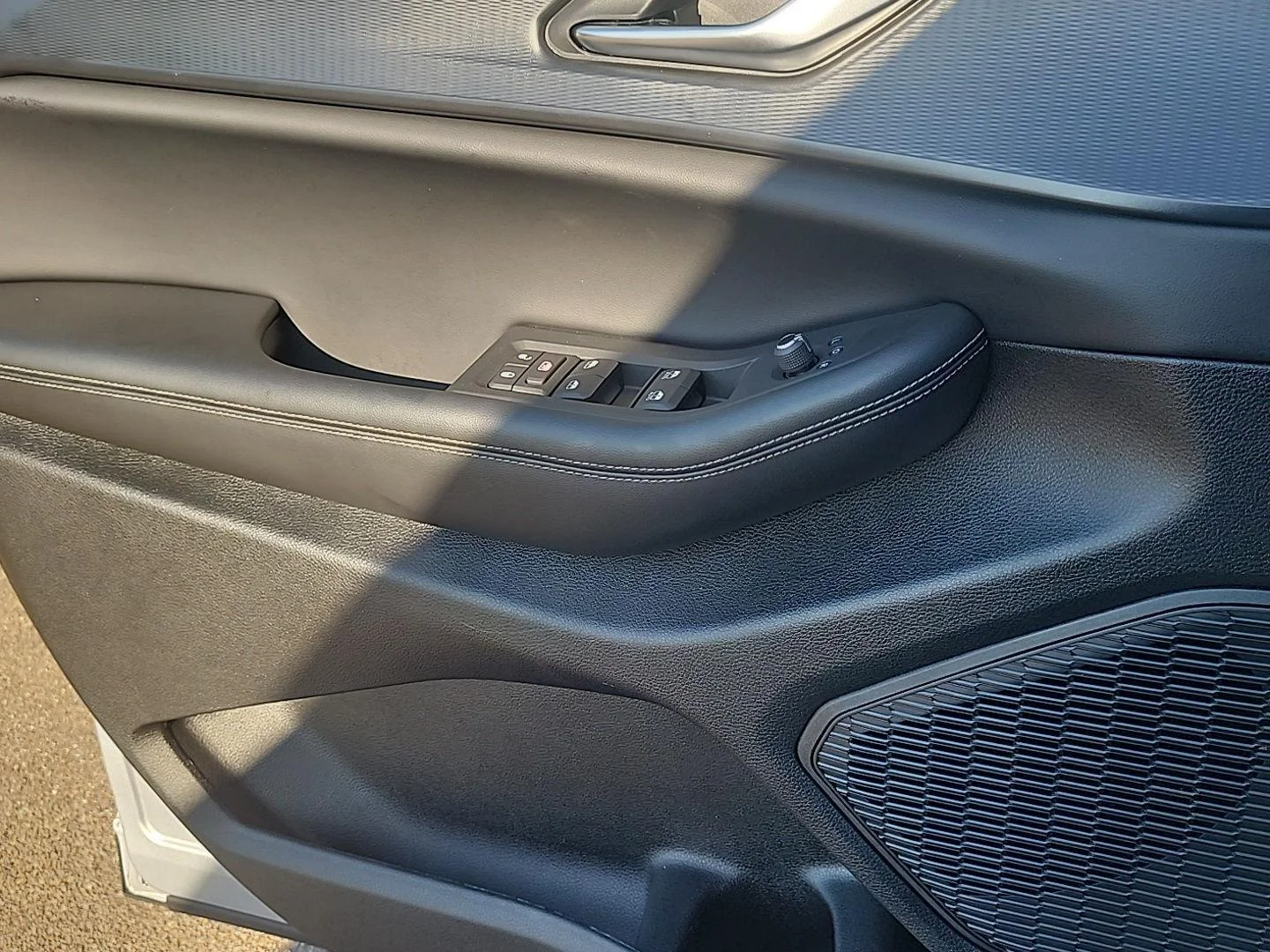 Used 2025 Silver Zynith Jeep Altitude X image 4