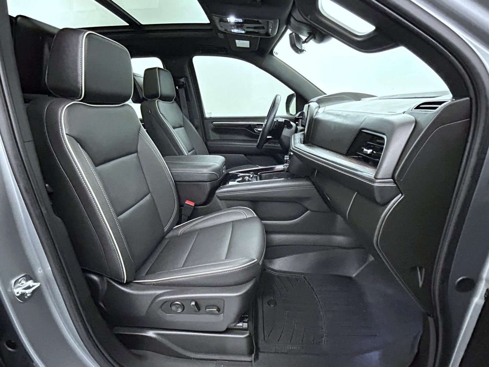 Used 2025 Gray Chevrolet Premier image 15