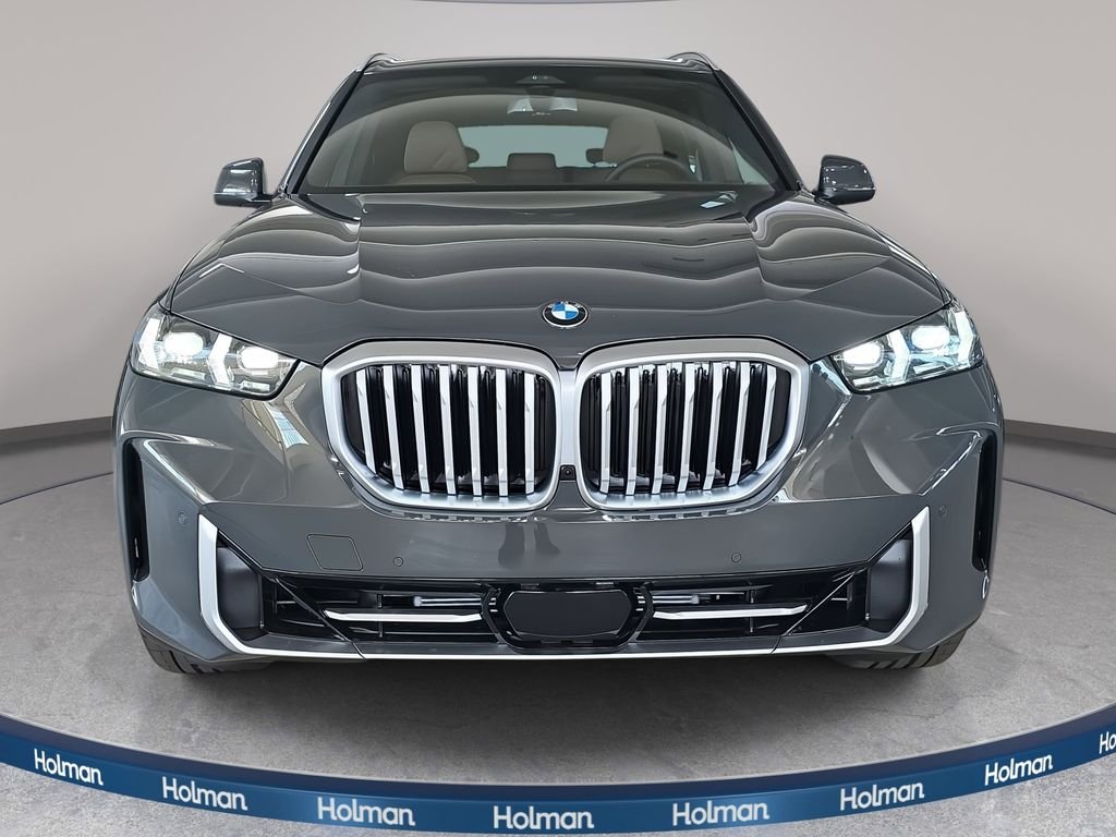 New 2026 Dravit Grey Metallic BMW sDrive40i image 2