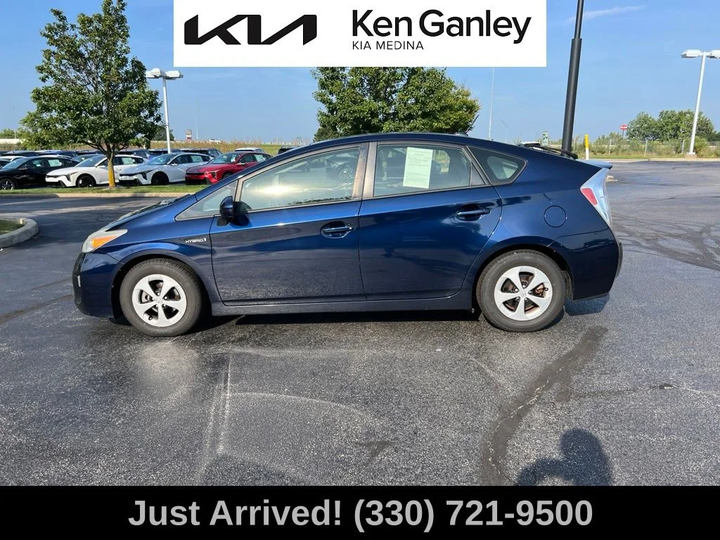 Used 2013 Blue Toyota Three image 8