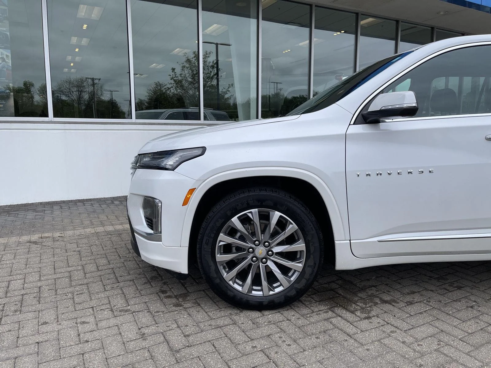 Used 2023 Iridescent Pearl Tricoat Chevrolet Premier image 9