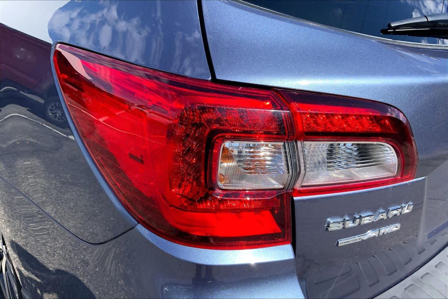 Used 2018 Twilight Blue Metallic Subaru Limited image 26