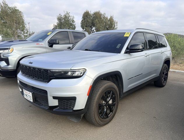 Used 2024 Silver Zynith Jeep Altitude image 1