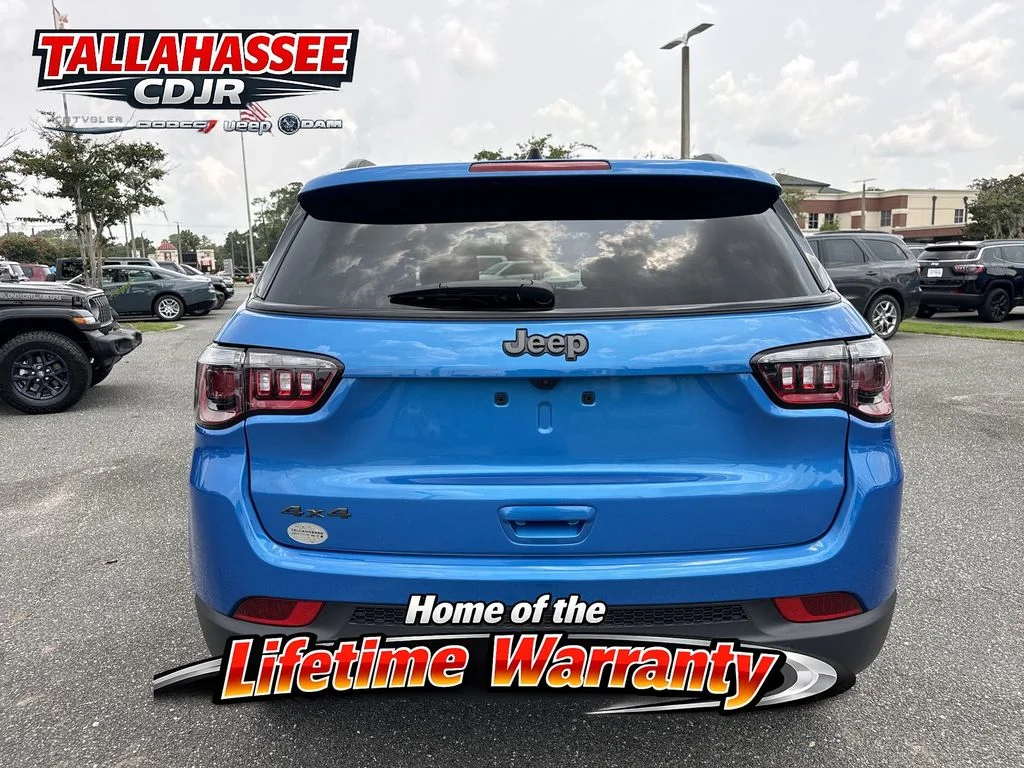 New 2026 Hydro Blue Pearl-Coat Exterior Paint Jeep Latitude image 4