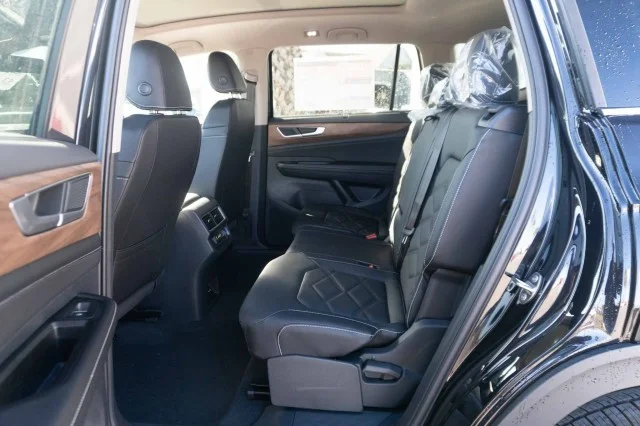 New 2026 Deep Black Pearl Volkswagen 2.0T SE w/Technology image 19