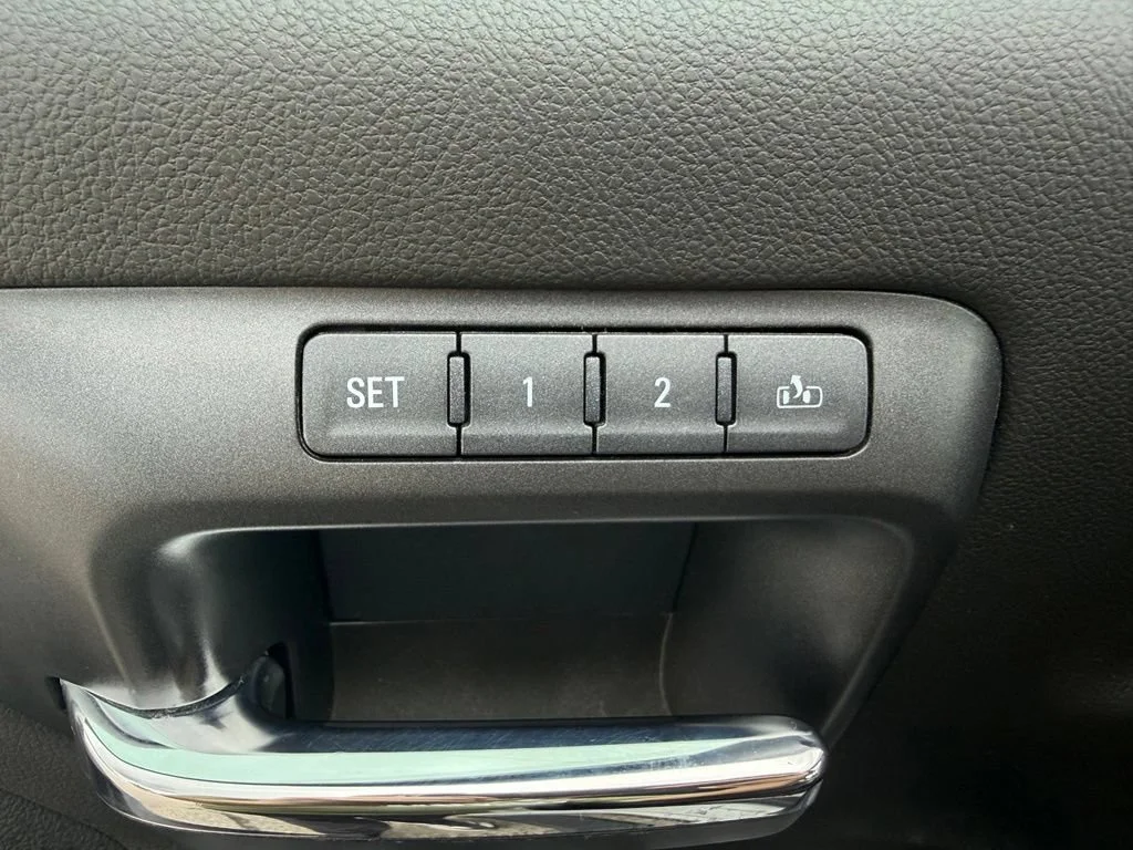 Used 2018 SILVER ICE METALLIC Chevrolet LTZ image 8