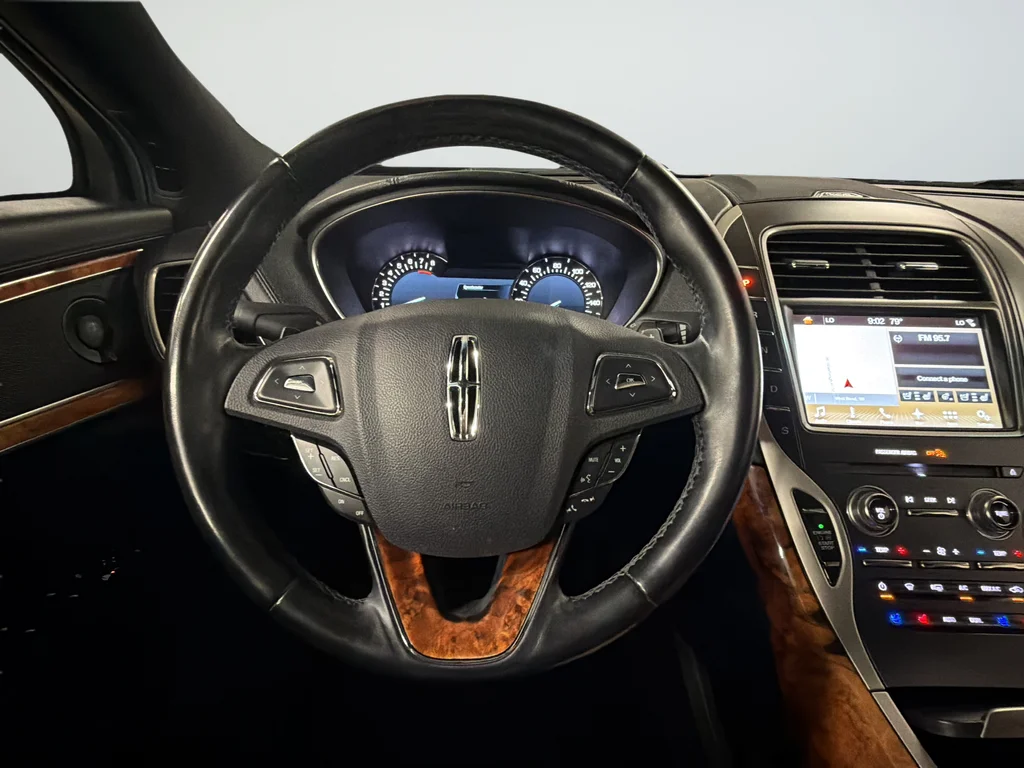 Used 2017 Gray Lincoln Reserve image 34