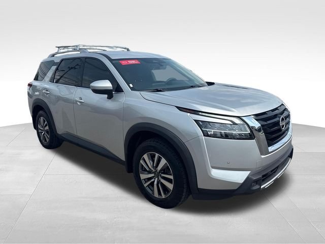 Used 2023 Silver Nissan SL image 8