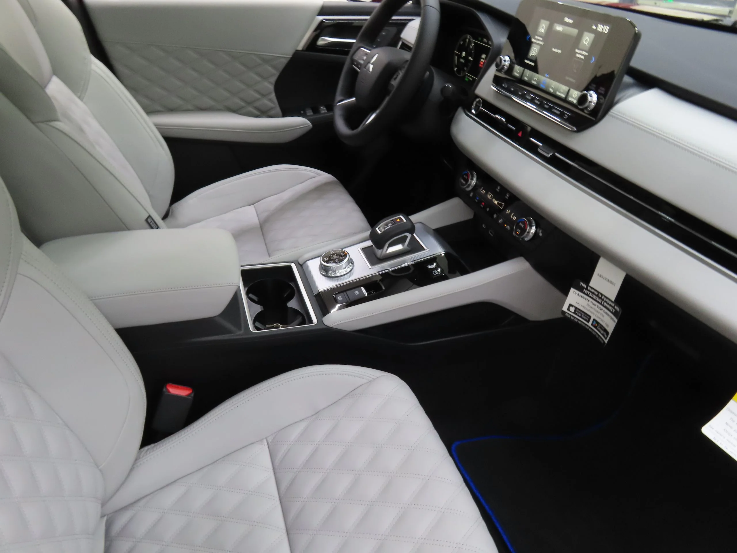 2025 Mitsubishi Outlander Plug-in Hybrid SEL - Photo 24