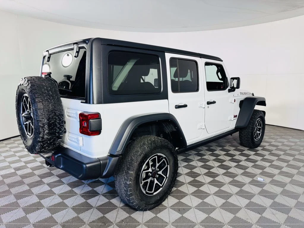 Used 2025 White Jeep Rubicon image 25