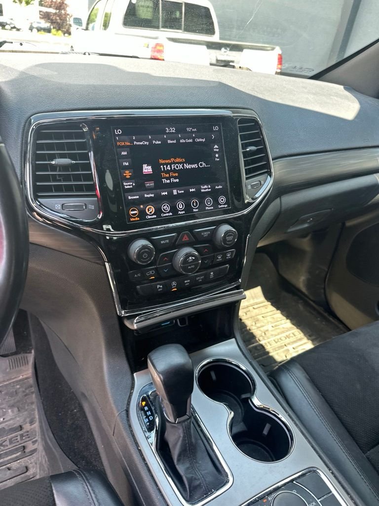 Used 2020 White Jeep Laredo image 19