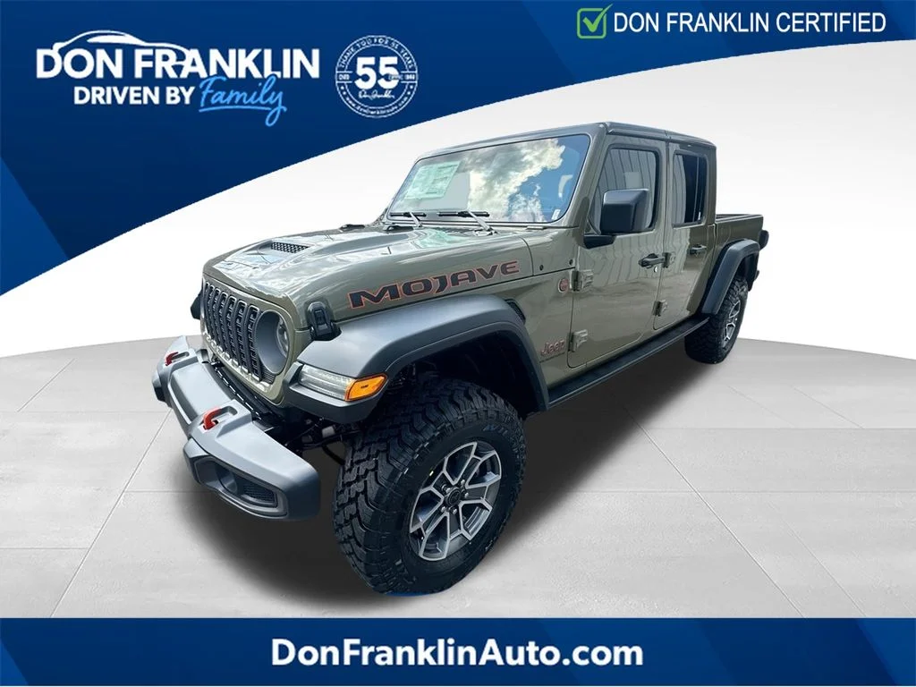 Used 2025 Green Jeep Mojave image 1
