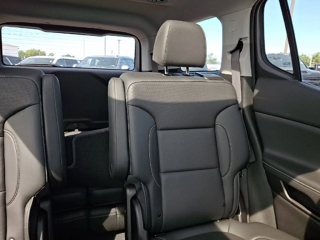 Used 2023 SUMMIT WHITE GMC SLT image 21