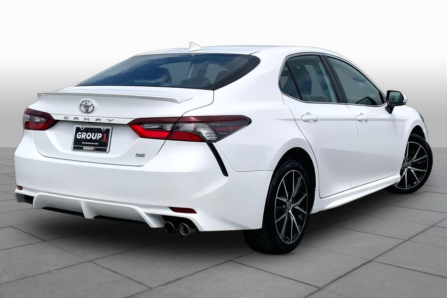 Used 2024 Ice Cap Toyota SE image 13