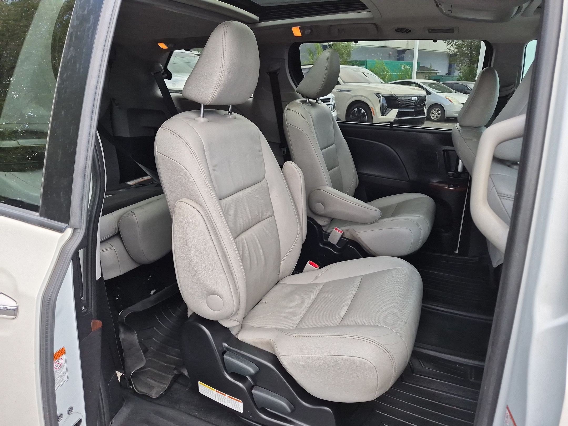 Used 2017 Blizzard Pearl Toyota Limited image 27