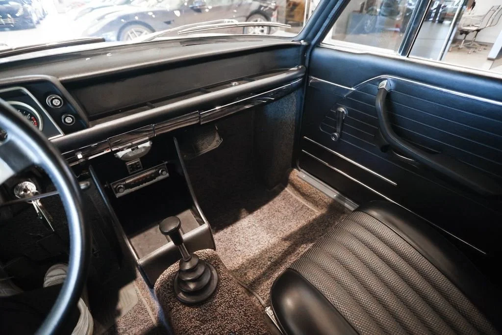 Used 1970 Silver BMW Cabriolet image 19