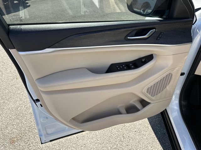New 2025 White Jeep Limited image 11