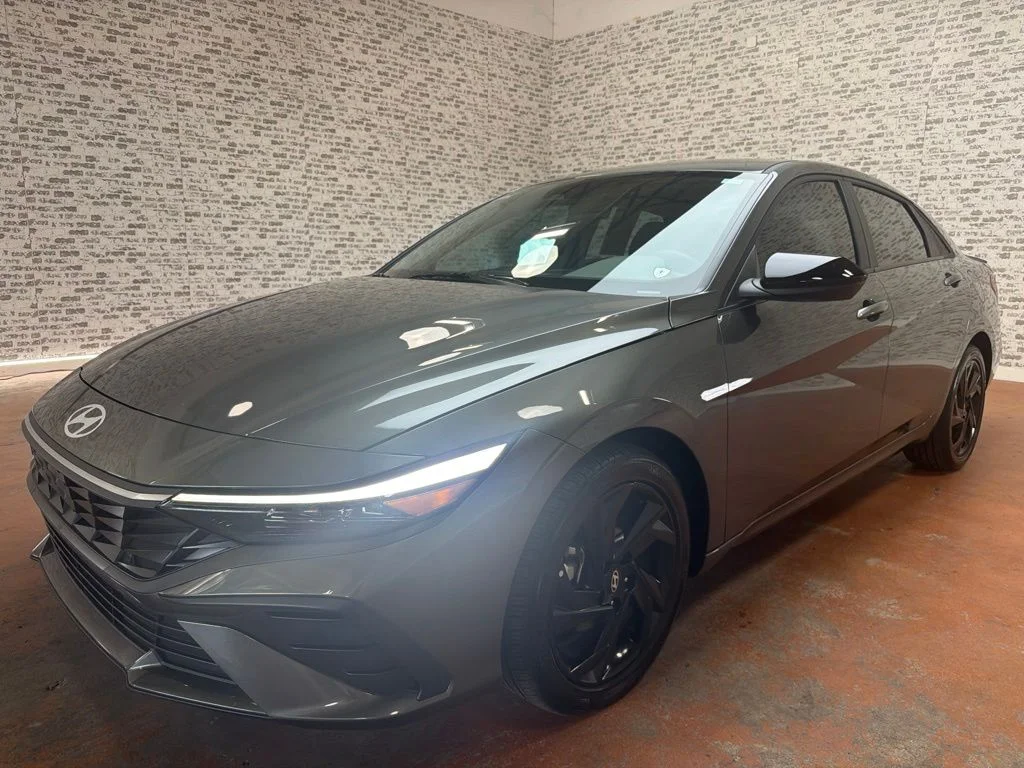 Used 2026 Amazon Gray Hyundai SEL Sport image 3