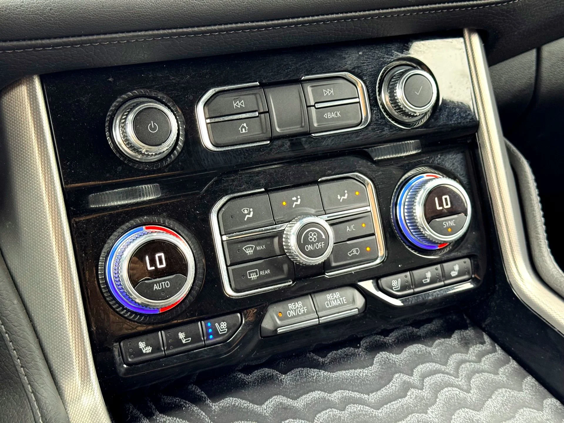 Used 2024 Onyx Black GMC Denali image 30