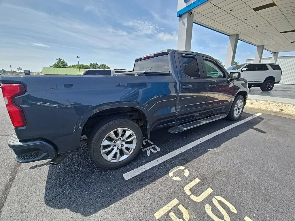 Used 2020 SHADOW GRAY METALLIC Chevrolet Custom image 12
