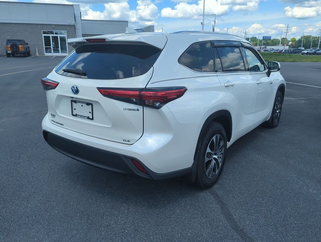 Used 2021 White Toyota XLE image 8