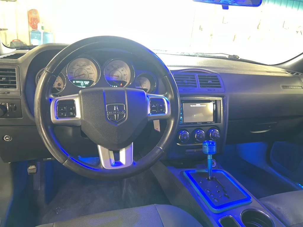 Used 2013 Black Dodge SXT image 17