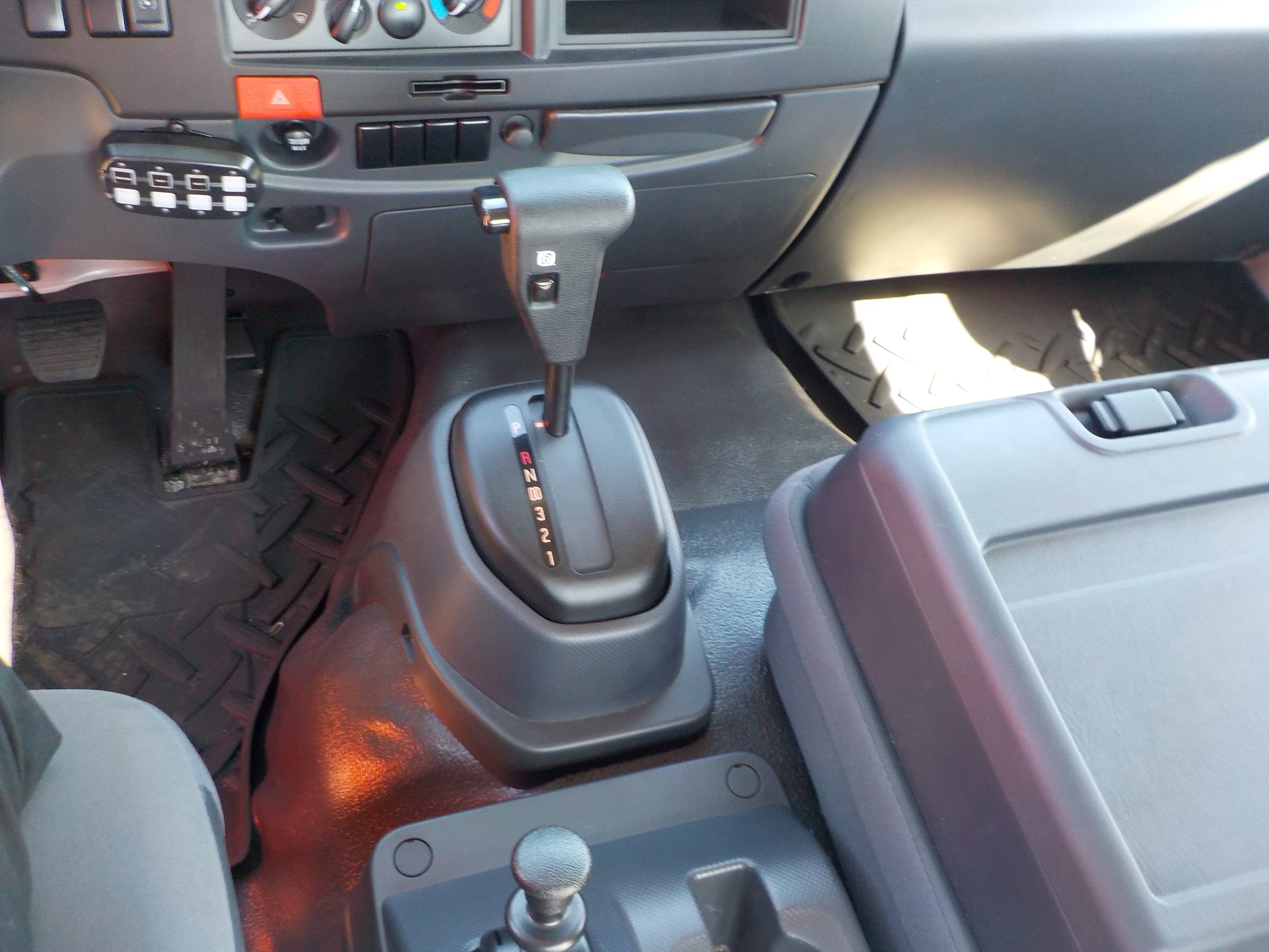 Used 2024 White ISUZU  image 5