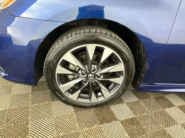 Used 2018 Blue Nissan SR image 26