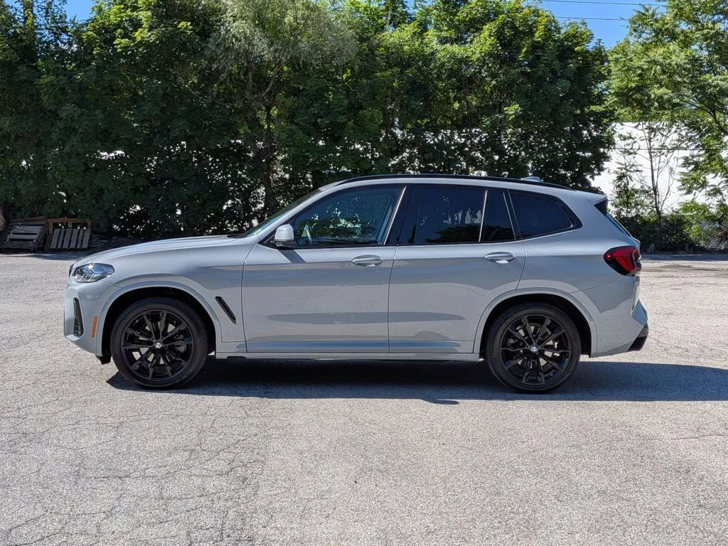 Used 2024 Gray BMW xDrive30i image 9