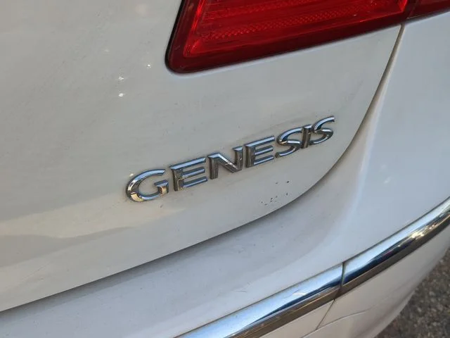 Used 2013 White Hyundai 3.8 image 11